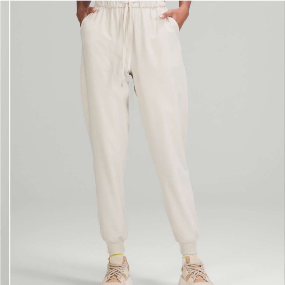 Lululemon Athletica Beige Joggers